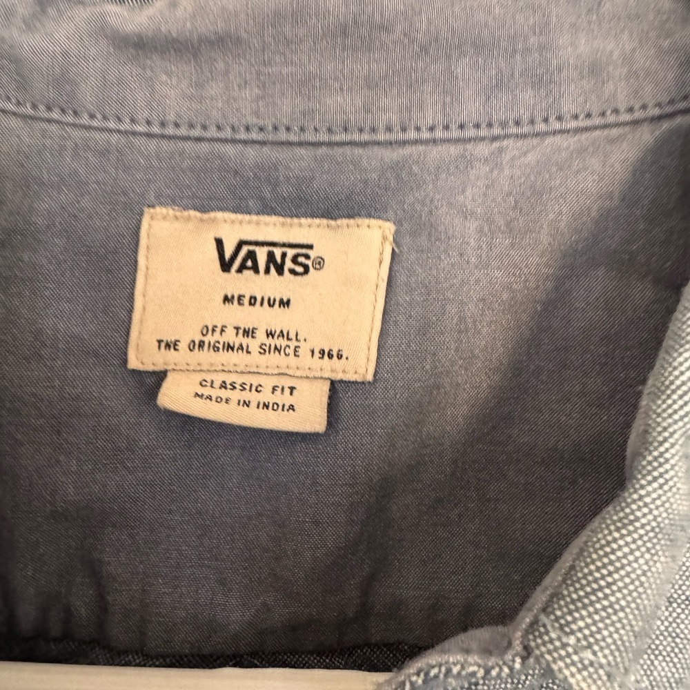 VANS Men’s Fish Short Sleeve Button Down - Medium​ - Picture 2 of 4